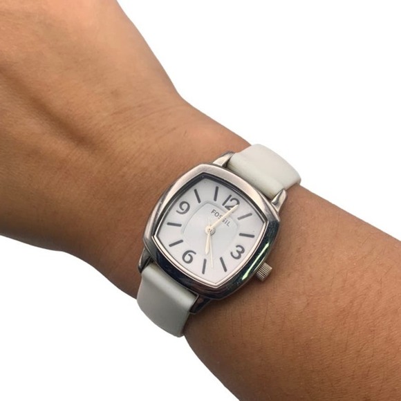 Fossil Silver-tone Rubber Band Ladies Wristlet Watch - Picture 8 of 8